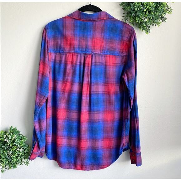 American Eagle vintage boyfriend SOFT red and blue plaid button down shirt - Picture 2 of 4